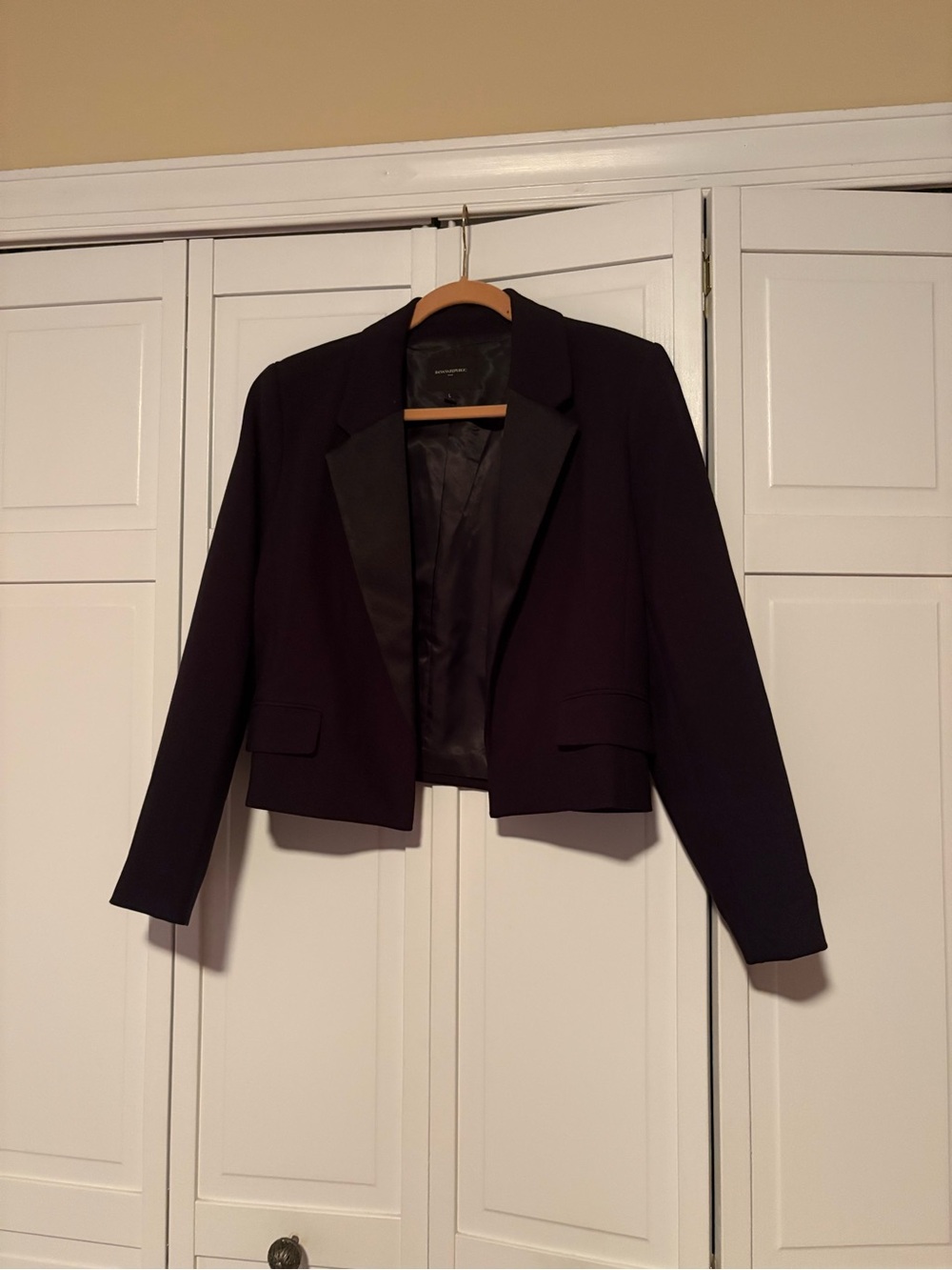 Cropped Women's Tuxedo Jacket - Black